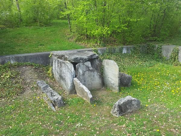 auvernier dolmen