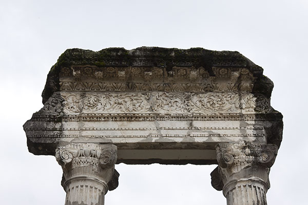 roman columns and entablature